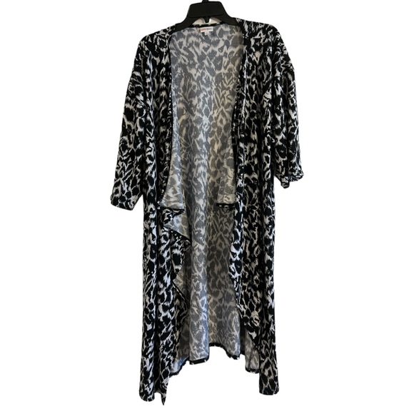 LuLaRoe Sweaters - LuLaRoe black and white open front short sleeve size large duster cardigan